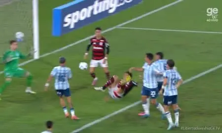 Quase gol do pedro