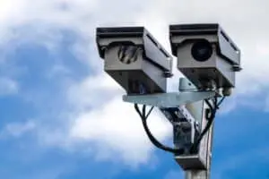 Radar de velocidade média em teste para inibir manobra de motoristas em rodovias e reduzir acidentes no Brasil