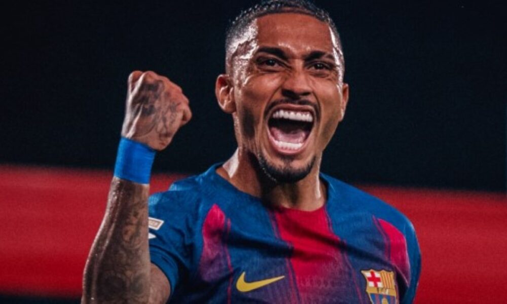 Golaço de Raphinha coloca Barcelona em vantagem por 1 a 0 sobre Real Madrid no El Clásico na final da Supercopa da Espanha