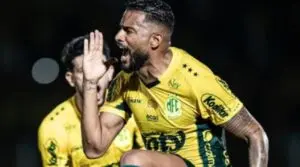 Golaço de falta de Reinaldo amplia vantagem do Mirassol contra o Ceará pelo Brasileirão