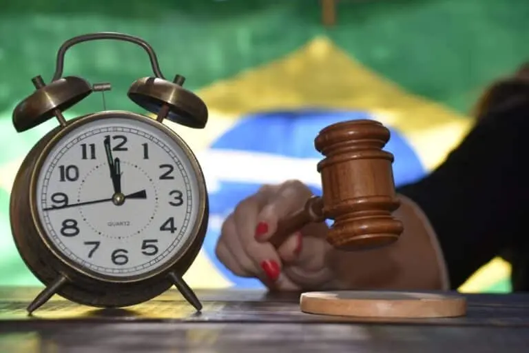 Relógio, Bandeira do Brasil, conceito de horário de verão.
