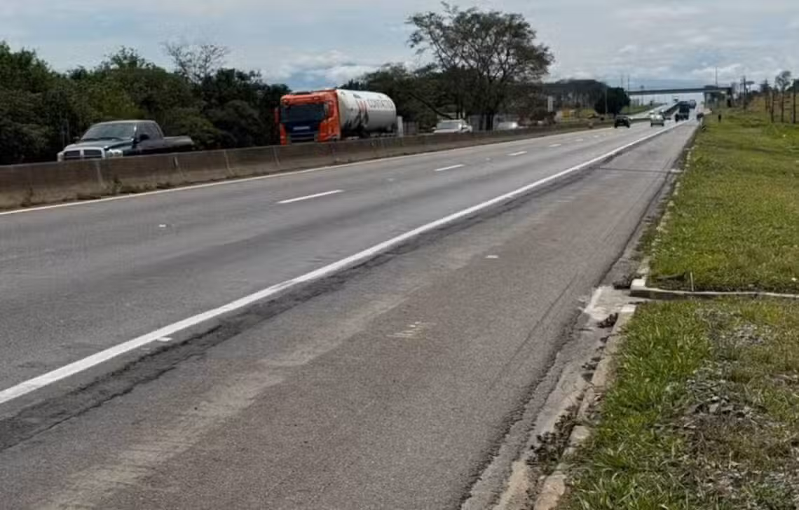 Rodovia trecho em Lorena