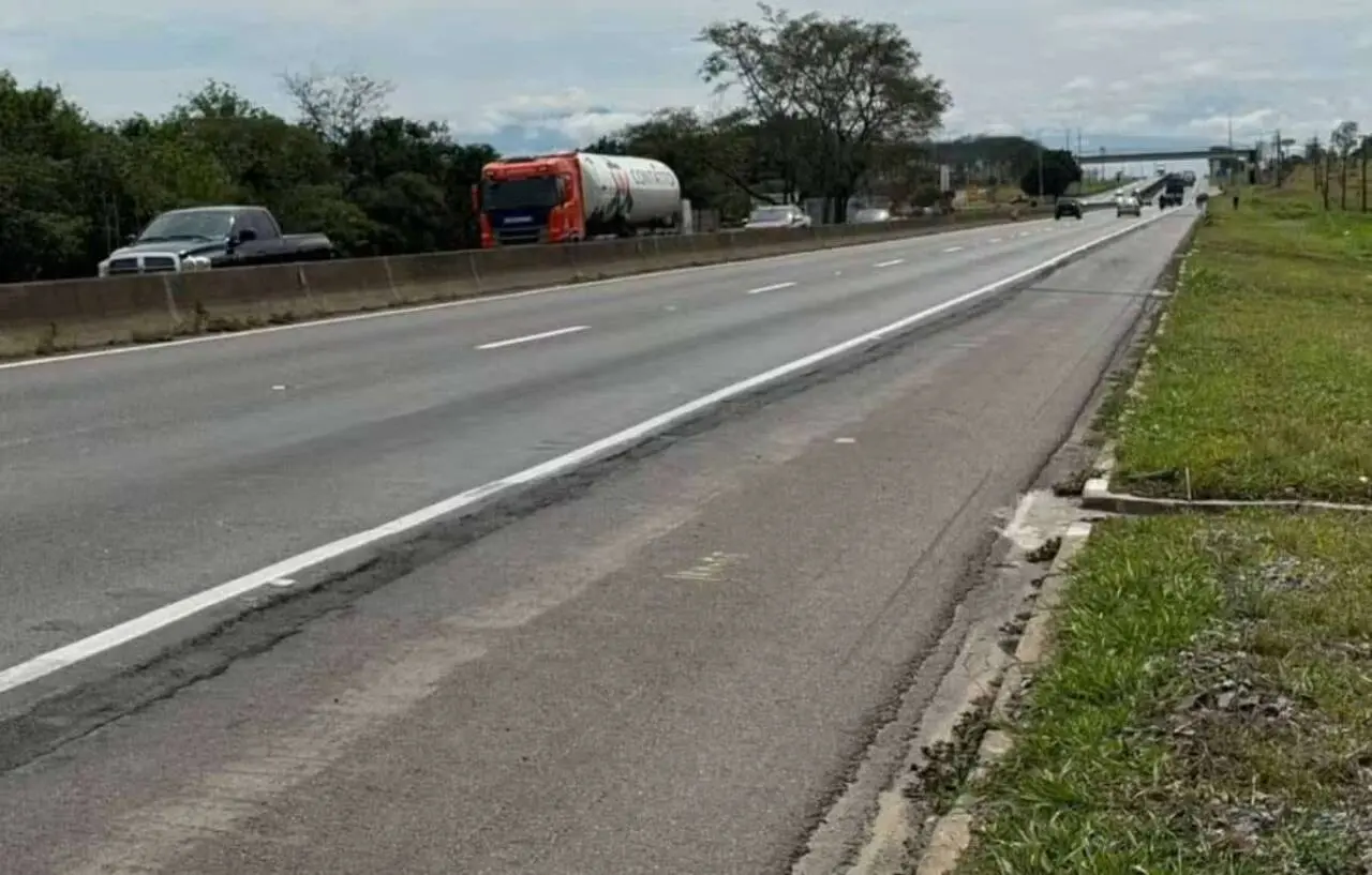 Rodovia trecho em Lorena