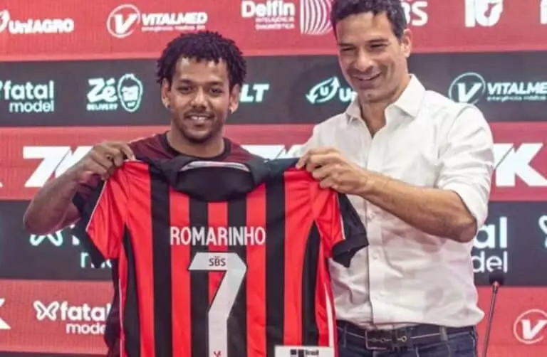 Romarinho em apresentação no Vitória