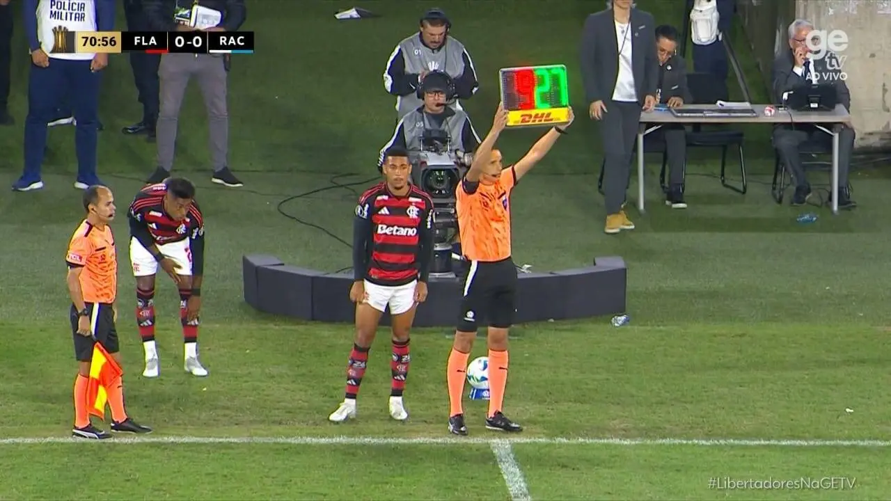 SAmuel Lino entra