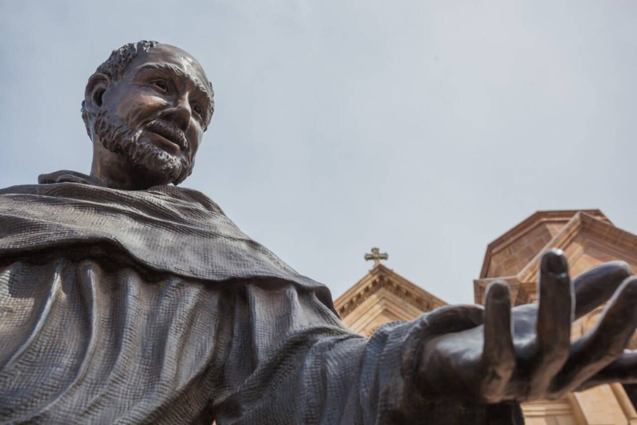 4 de outubro, fiéis recitam a Oração de Perdão de São Francisco de Assis durante celebração anual da Igreja Católica