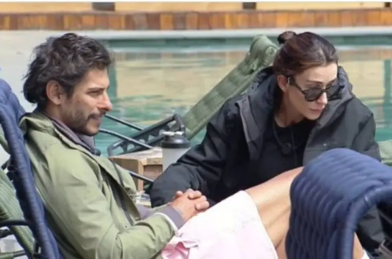A Fazenda 17: Shia Phoenix e Michelle Barros trocam carícias na piscina e peão admite excitação em sussurro flagrado