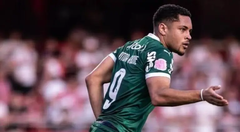 Vitor Roque -