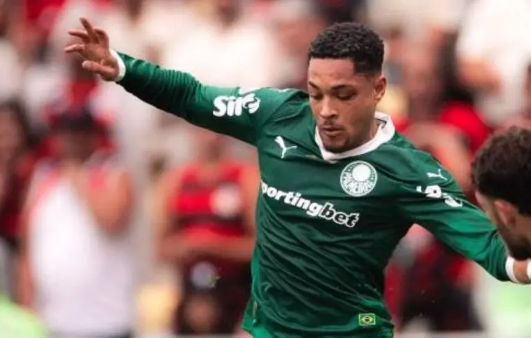 Vitor Roque 9