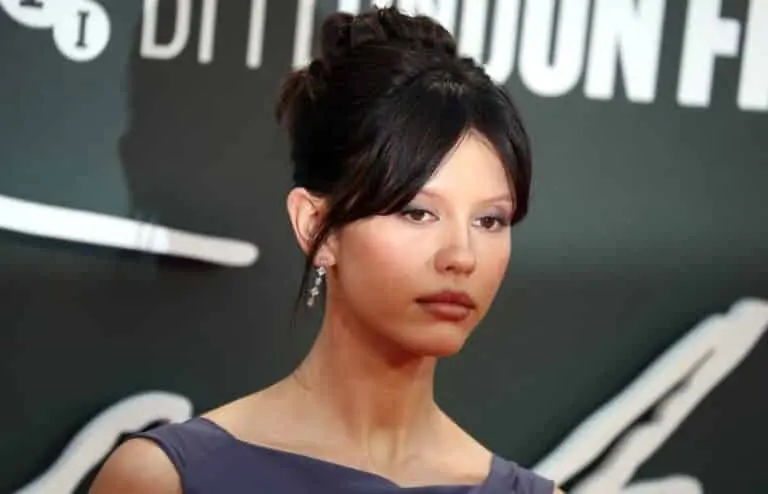 mia goth