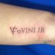 fâ faz tatuagem a Virginia e Vini Jr