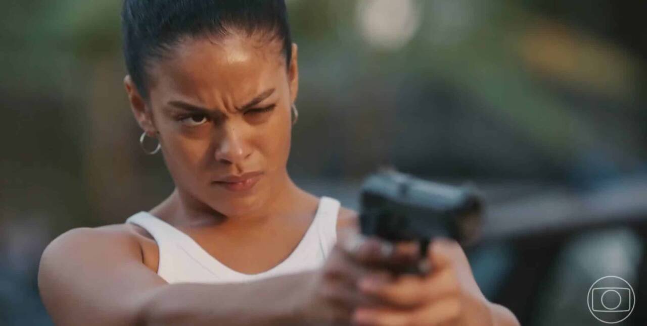 Novela Vale Tudo exibe Fátima em aula de tiros antes de morte de Odete Roitman na Globo