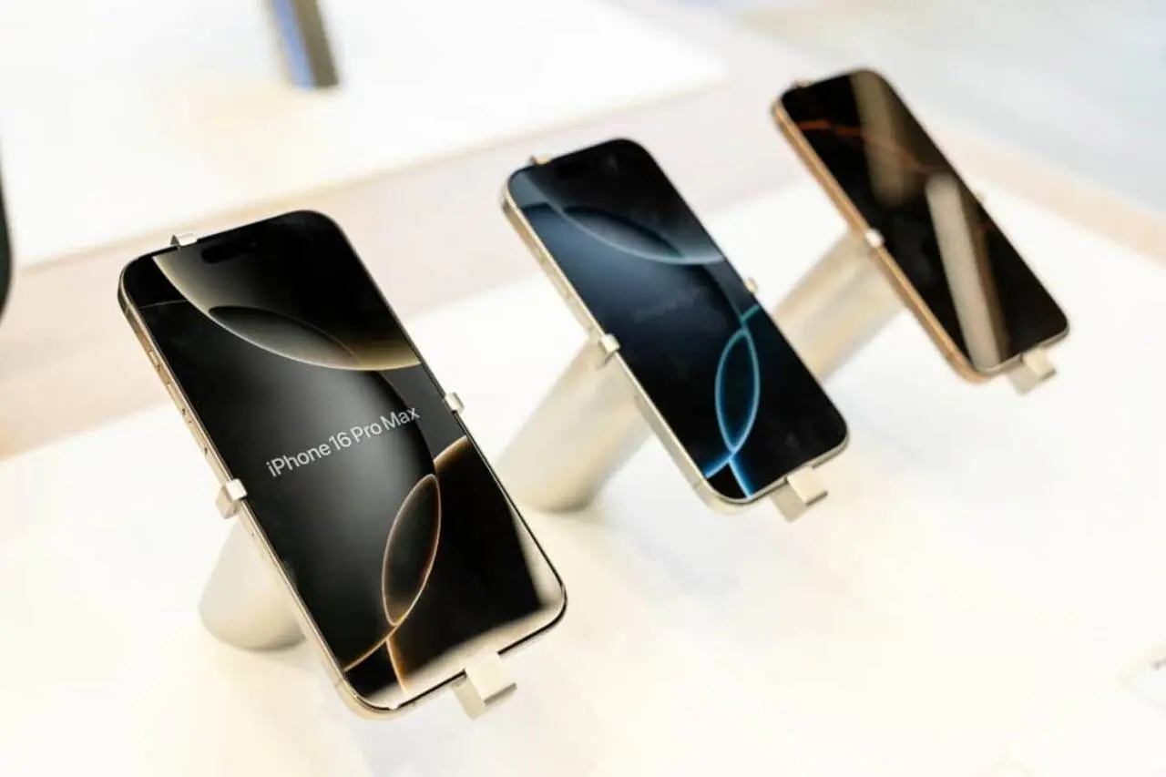 iPhone 16
