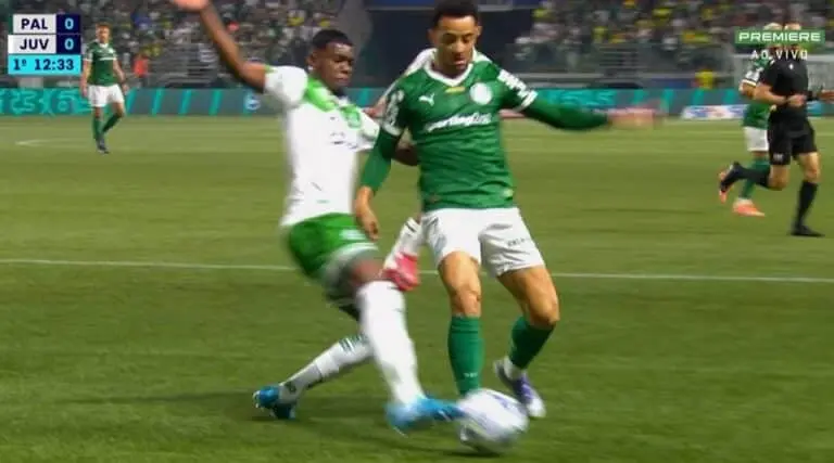 penalti em felipe anderson