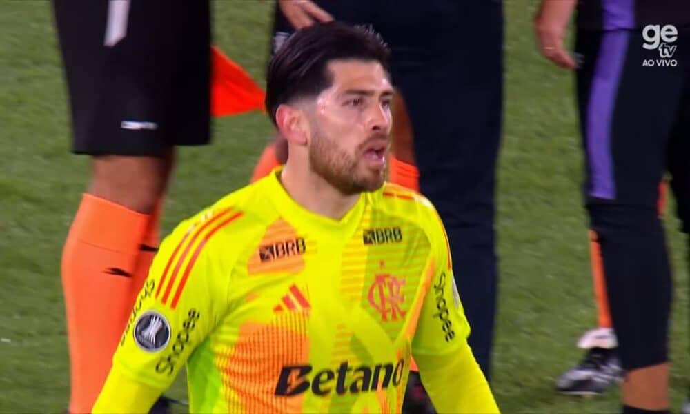 Rossi salva o Flamengo com defesa espetacular e Depay falha em chance de ouro na supercopa
