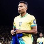 Camisas da Seleção Brasileira personalizadas com Alex Sandro, Rayan e Douglas Santos estão esgotadas no site da Nike