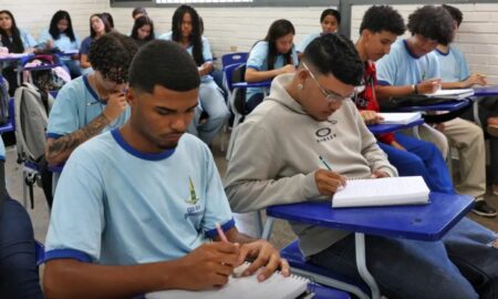 Alunos em sala de aula, Pé-de-Meia