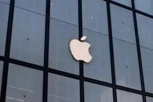 Ang Apple ay lumampas sa Samsung sa mga pagpapadala ng smartphone sa kauna -unahang pagkakataon sa 14 na taon sa 2025