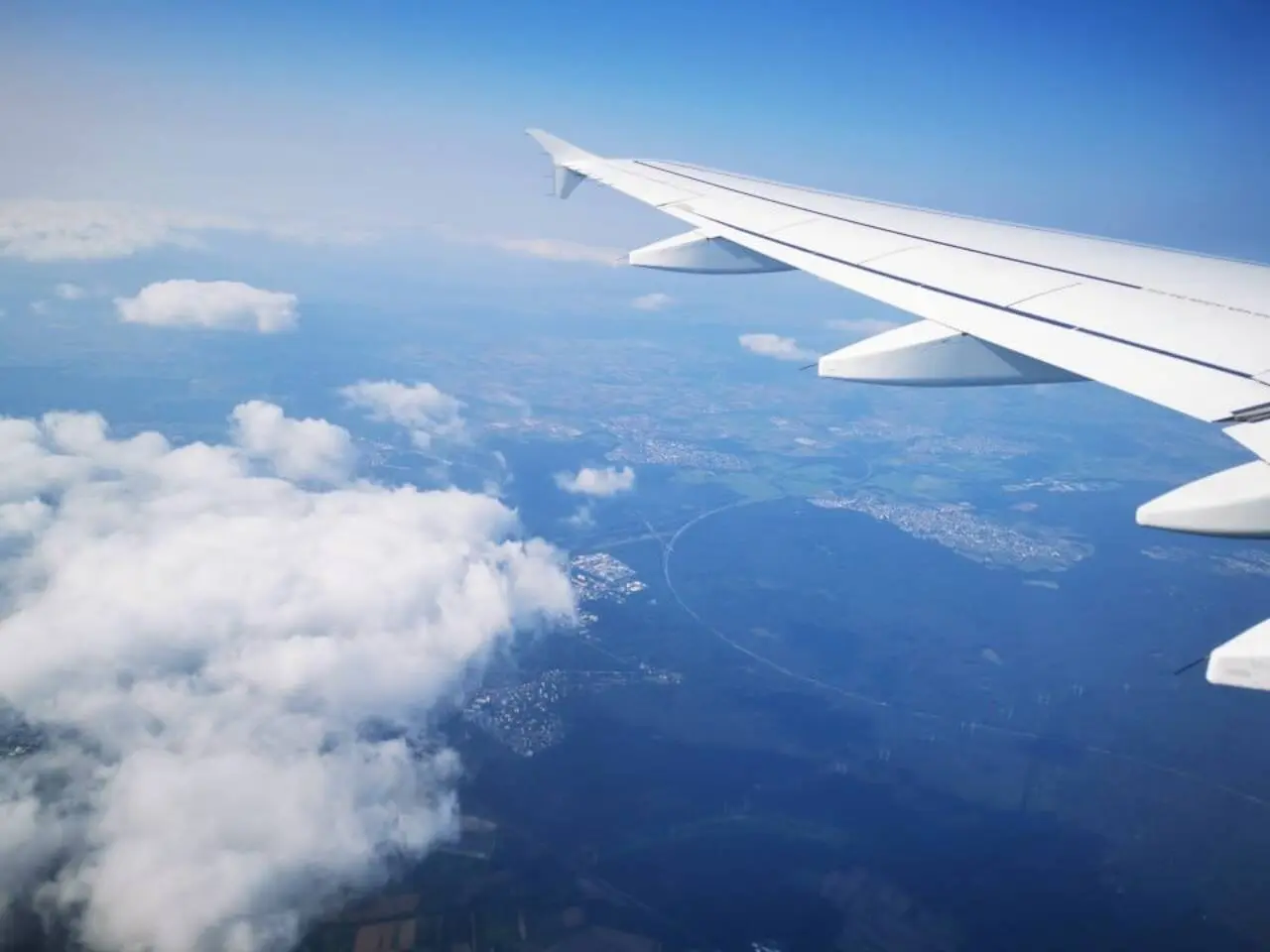 Asas de avião, Passagens aéreas