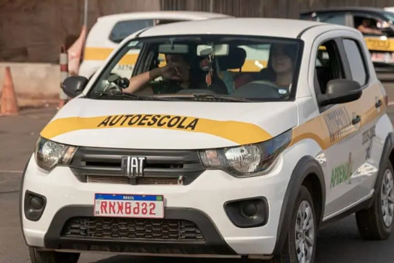 Aula de direção, Auto escola