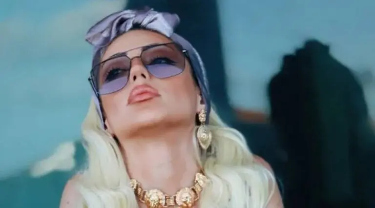Barbie humana, ex-namorada de Dudu Camargo