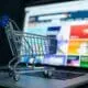 Carrinho de compras, notebook, conceito de e-commerce