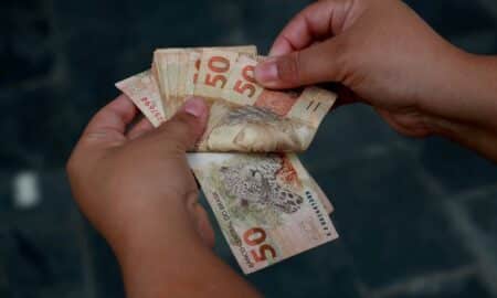 Cedula de cinquenta reais, dinheiro