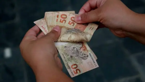 Cedula de cinquenta reais, dinheiro
