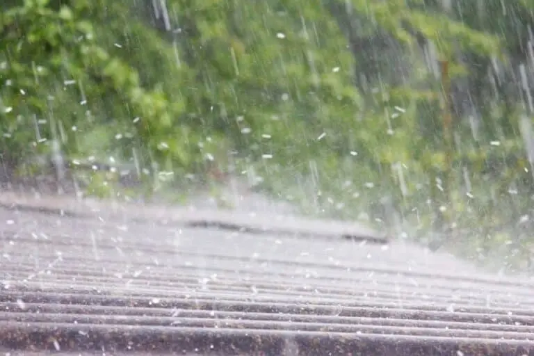 Chuva de verão com granizo