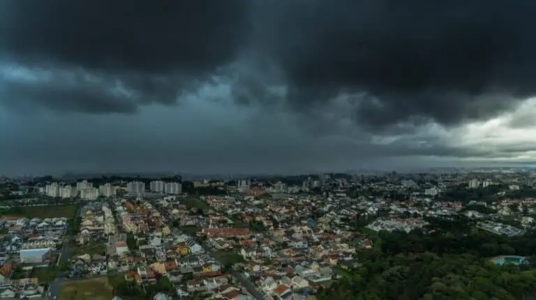 Chuva, tempo severo, Curitiba.