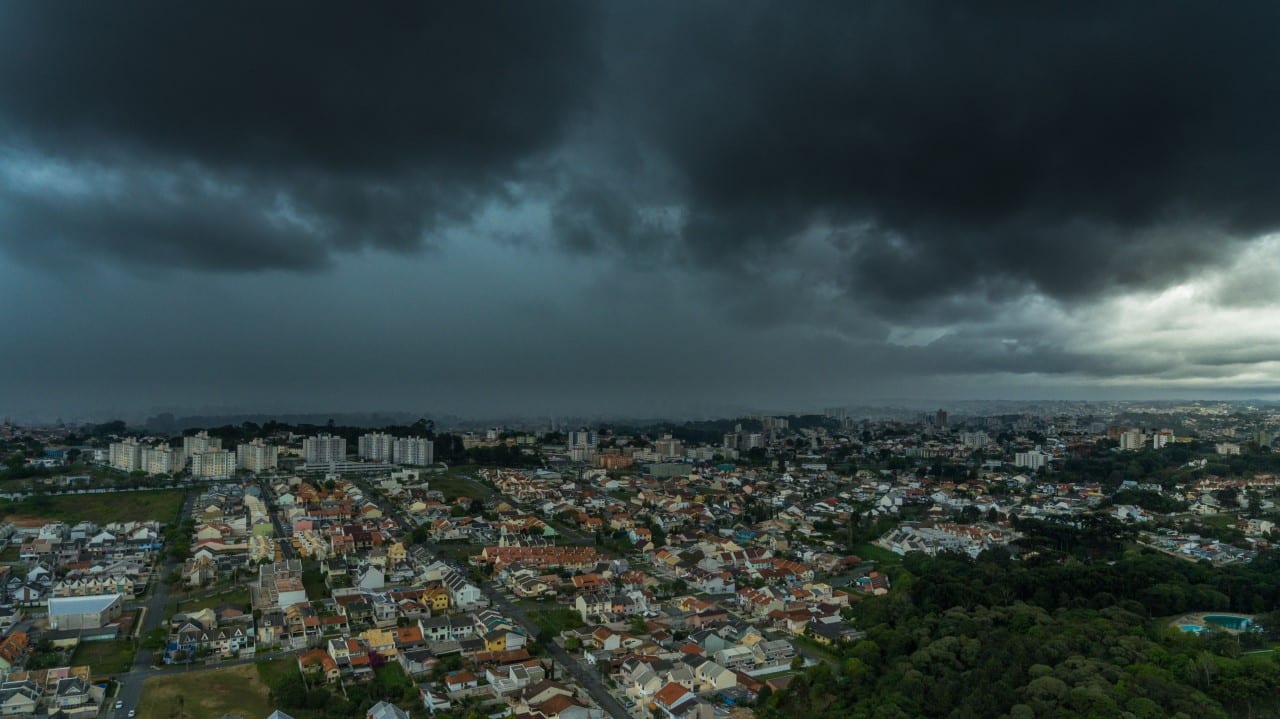 Chuva, tempo severo, Curitiba.