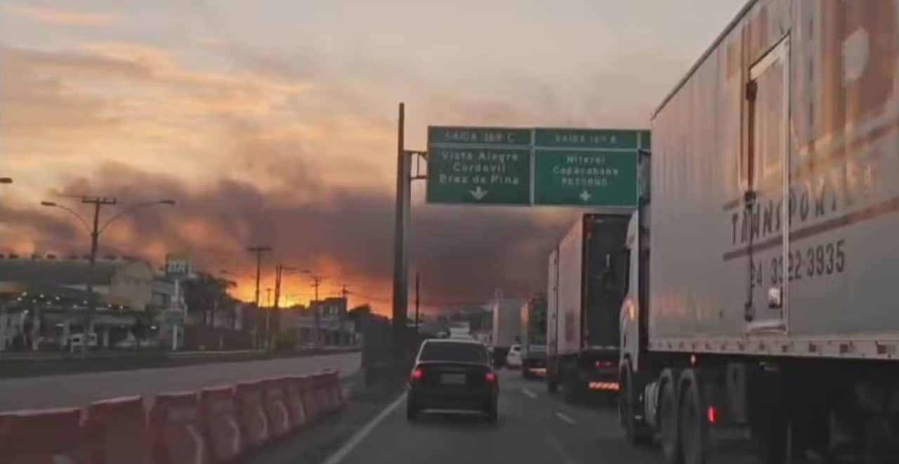 Coluna de fumaça na altura da Cidade Alta, no Rio de Janeiro