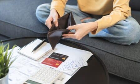 Conceito financeiro da dívida, contas a pagar, calculadora