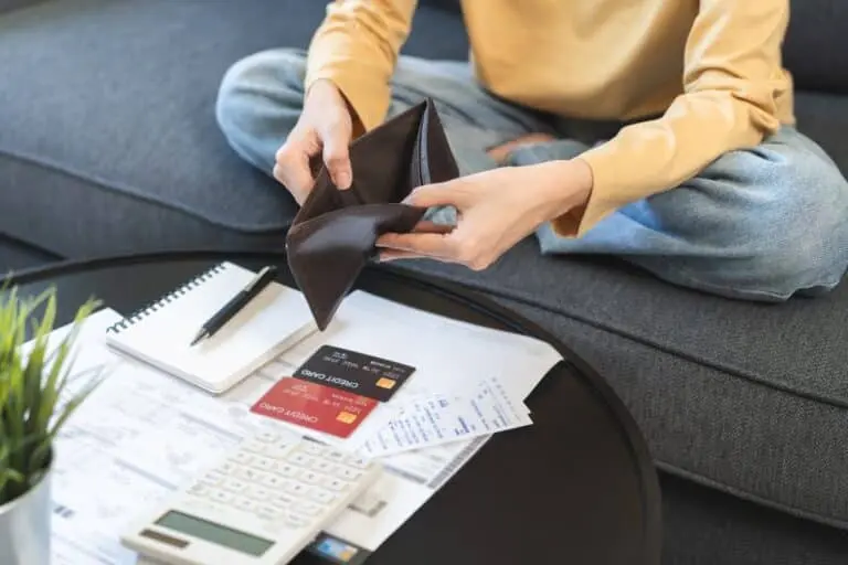 Conceito financeiro da dívida, contas a pagar, calculadora
