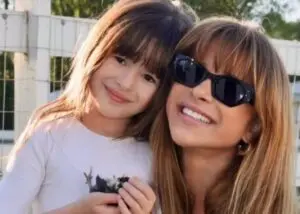 Dany Bananinha publica fotos com filha Lara e fãs destacam semelhança impressionante em post