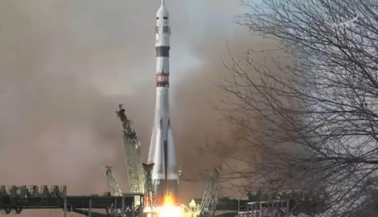 Decolagem da Soyuz MS-28