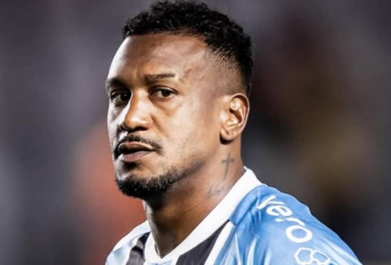 Nova gestão do Grêmio suspende renovação de Edenílson e inicia análise para 2026