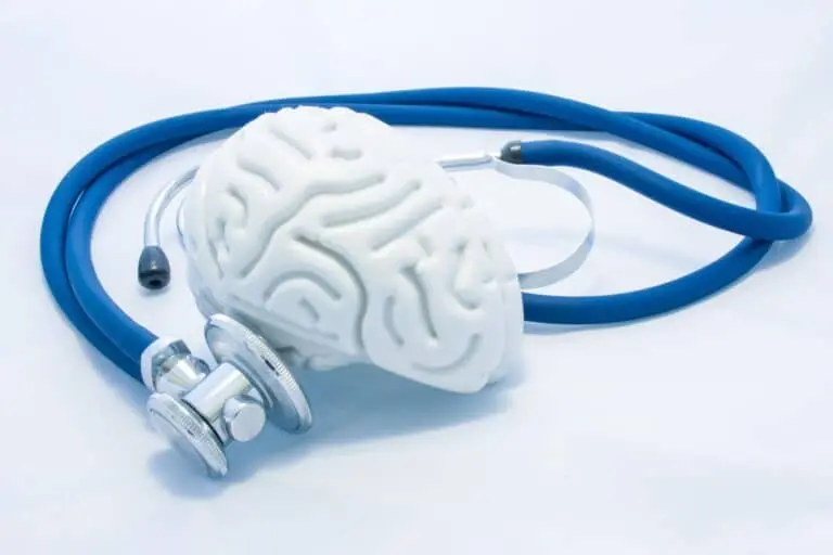 Estetoscopio e cerebro