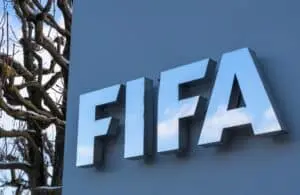 Autoridade máxima do futebol, FIFA permite participação da Rússia em Copa do Mundo Sub-15, marcando primeiro torneio desde o banimento