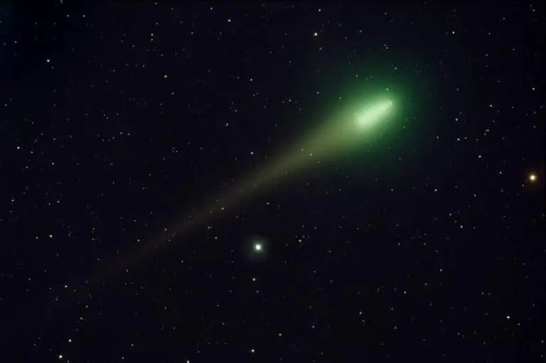 Fênix verde cometa C2025