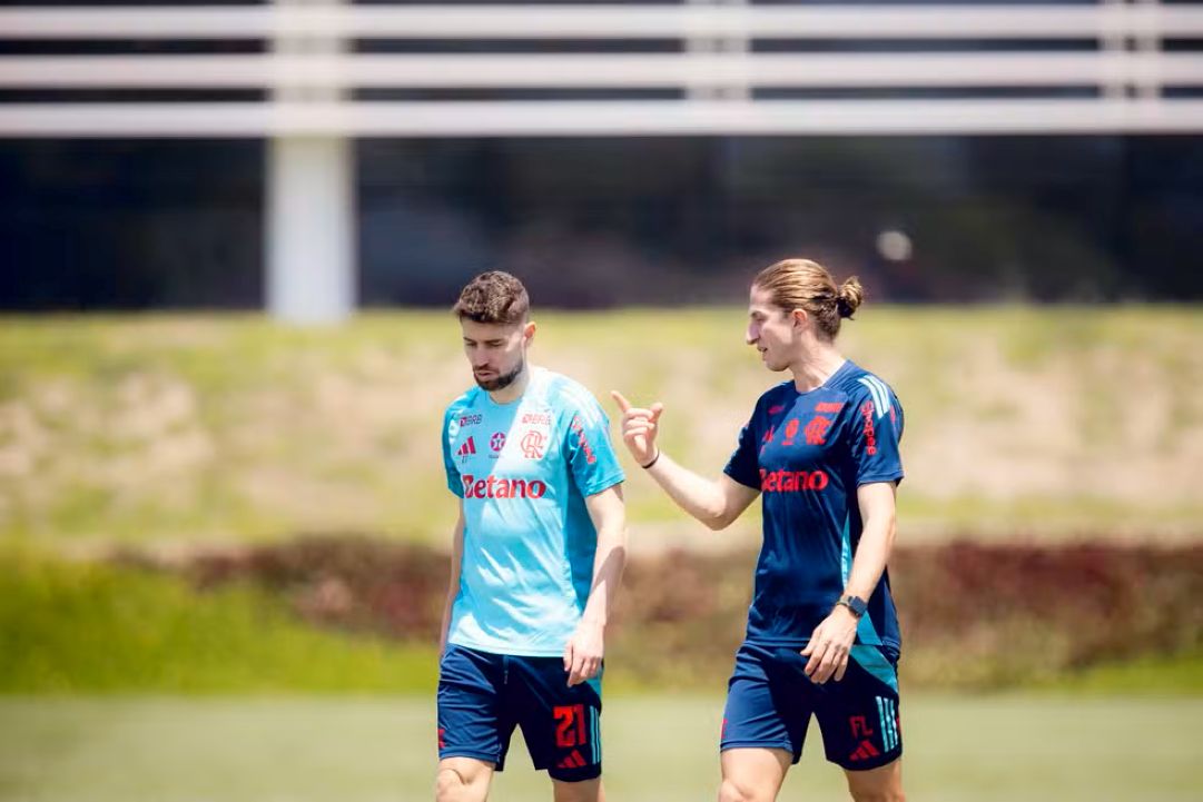 Filipe Luís e Jorginho em treino do Flamengo