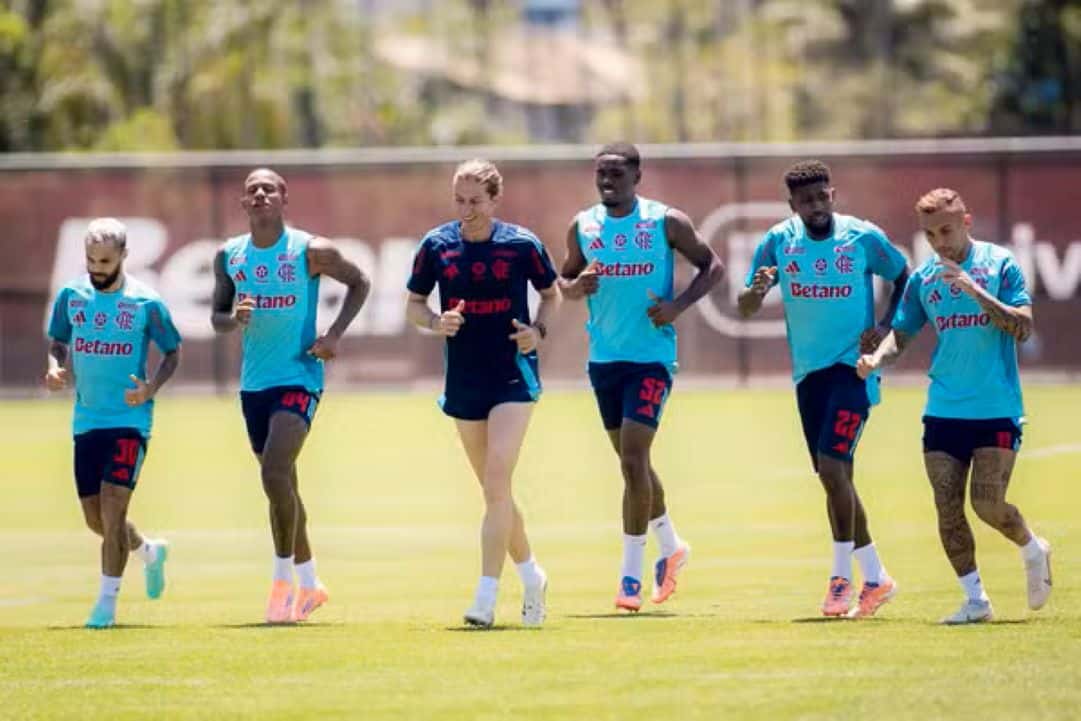 Filipe Luís em treino do Flamengo