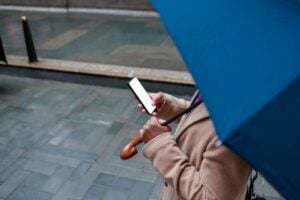 Frio, chuva, guarda-chuva