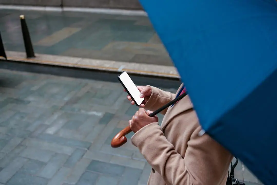 Frio, chuva, guarda-chuva