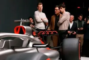 F1: Gabriel Bortoleto brinca com chefe da Audi após goleada da seleção brasileira sobre a Escócia