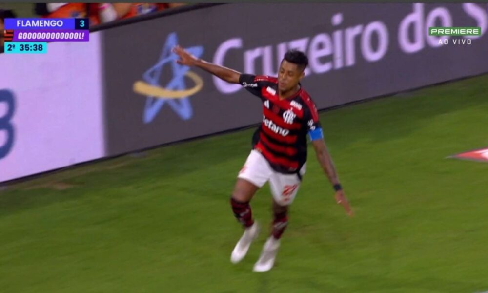 Oportunista Bruno Henrique marca após erro de Igor Vinícius e Flamengo lidera por 3 a 0 no Brasileirão