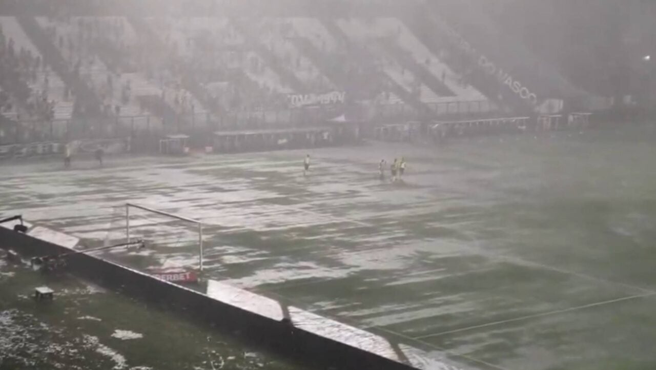 Gramado alagado vasxo x internacional