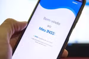 INSS envia mensagens por WhatsApp sobre antecipação do 13º salário em 2026