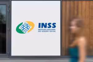 Quem não tem carteira assinada pode contribuir ao INSS e se aposentar por idade