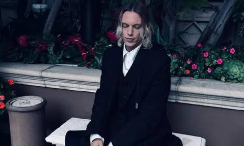 Jamie Campbell Bower llega a São Paulo para el desfile de Stranger Things en noviembre